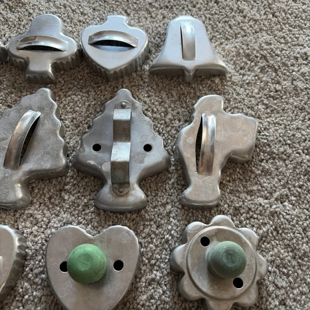 Lot‎ of 12 Vintage Cookie Cutters Metal